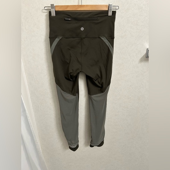 Lululemon Zip The Line Crop size 4 - Picture 8 of 8